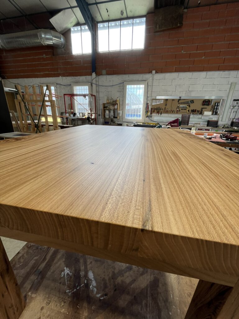 Table basse sur mesure en orme