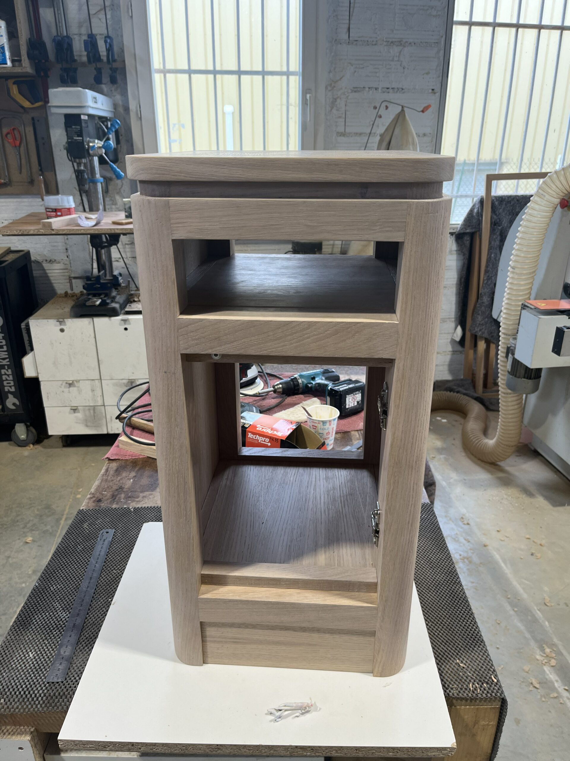 Commode d'entrée en chêne massif - vue de face - Atelier BANES