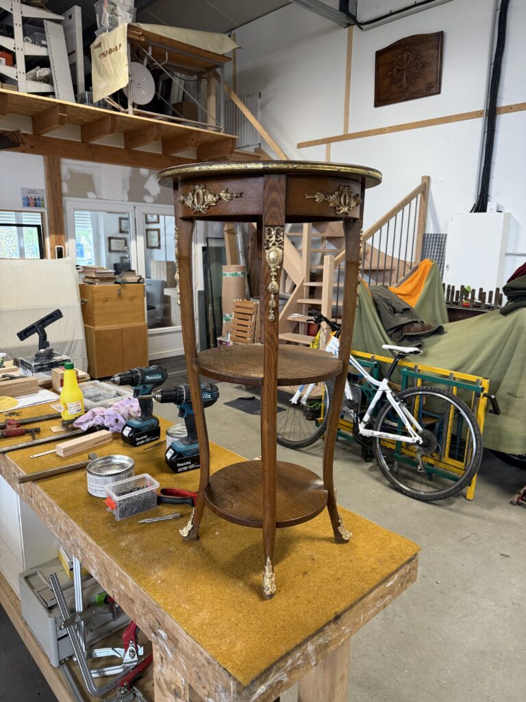 Guéridon Guéridon en chêne style Louis XV rénové par L'Atelier Banes